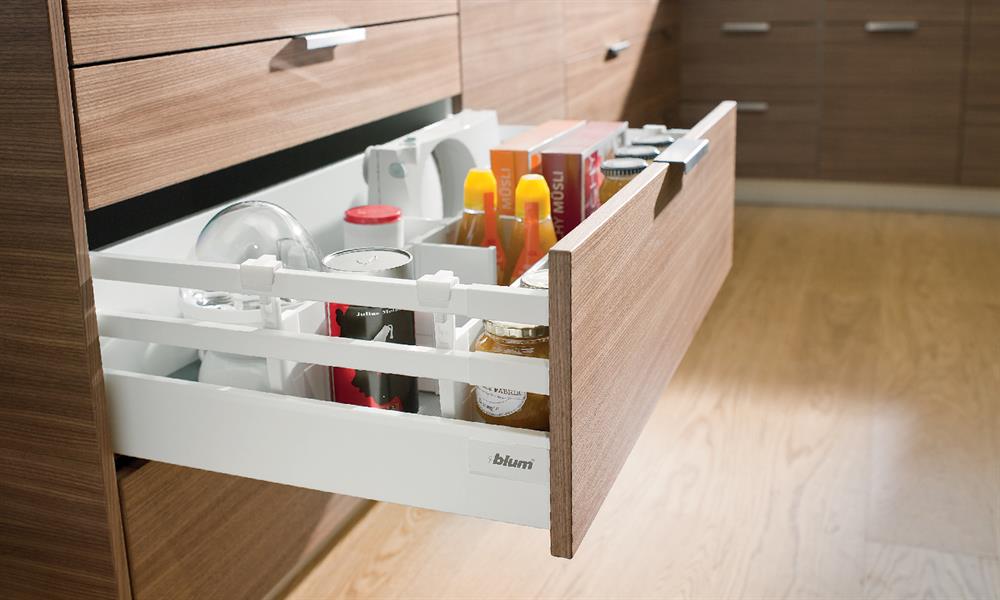 Blum Antaro CENTRAL gallery rail to suit 450mm silk white, LH