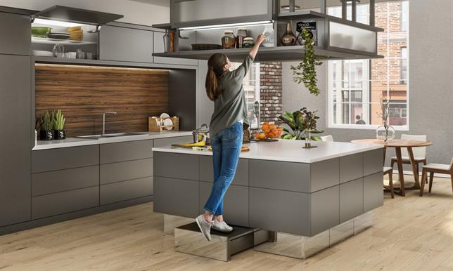 Blum Space Step