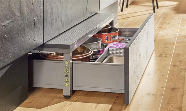 Blum Space Step